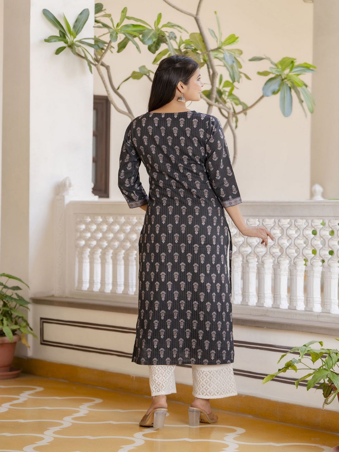 Black Printed Straight Kurta With Three Quarter Sleeves
