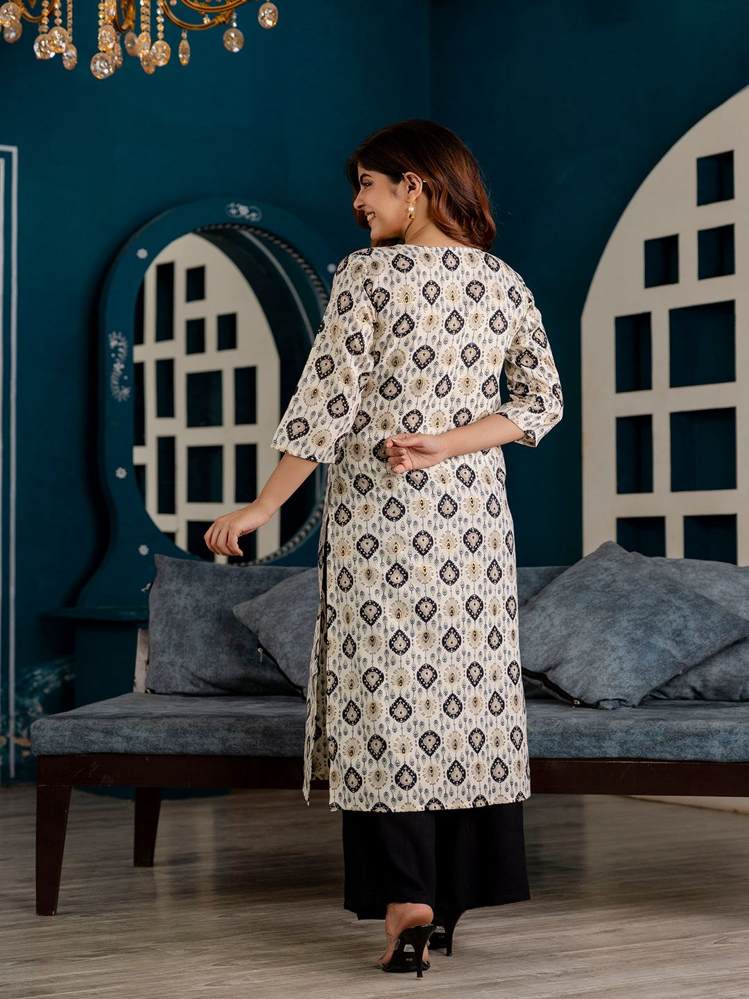 Off White And Black Printed Straight Kurta