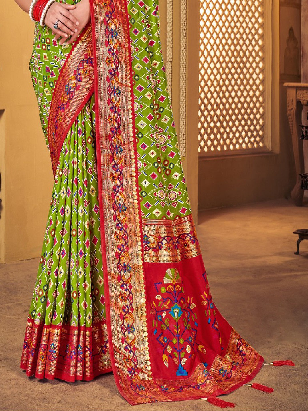 Mehndi Green Ikat Motifs Print With Foil Border Saree