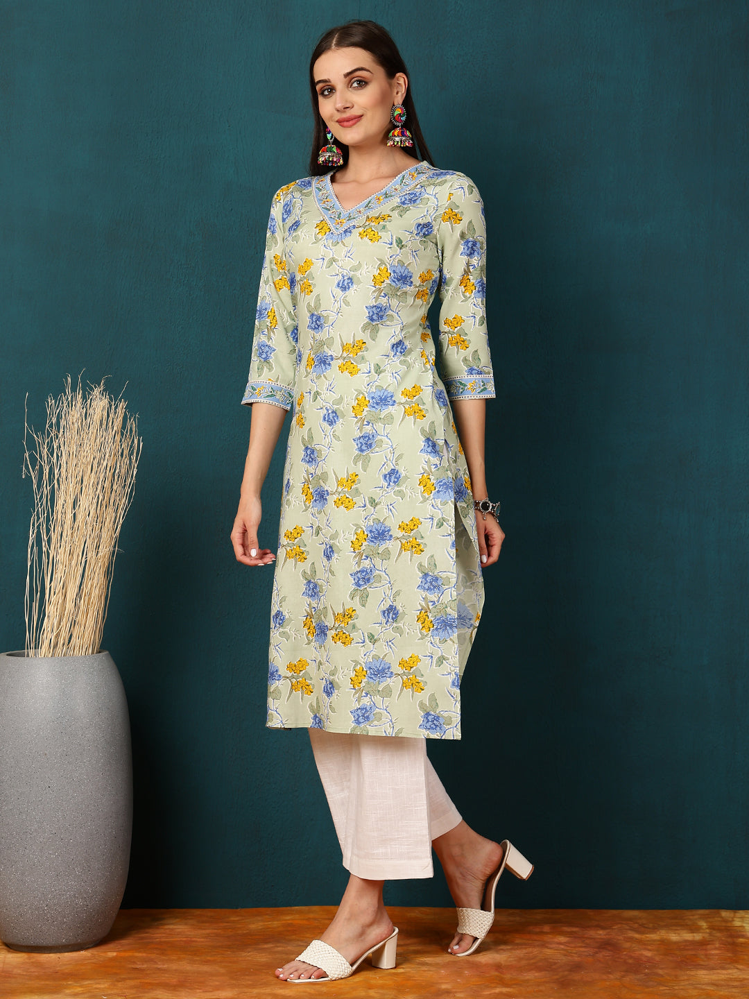 Rayon Calf Length Floral Straight 3/4 Sleeves V Kurta