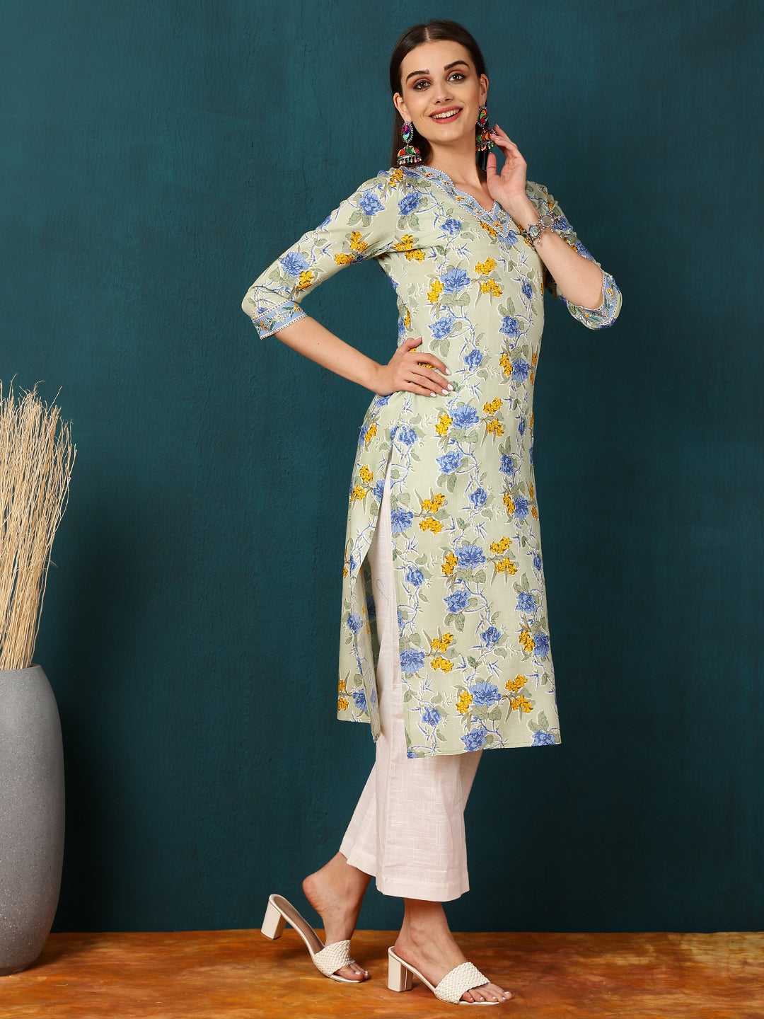 Rayon Calf Length Floral Straight 3/4 Sleeves V Kurta