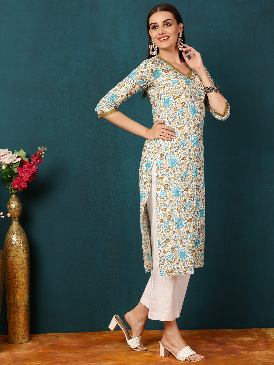 Rayon Calf Length Floral Straight 3/4 Sleeves V Kurta