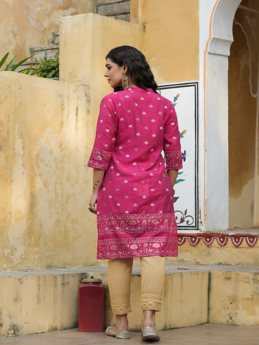 Fuchsia Ethnic Motif Printed Mono Viscose Straight Kurta
