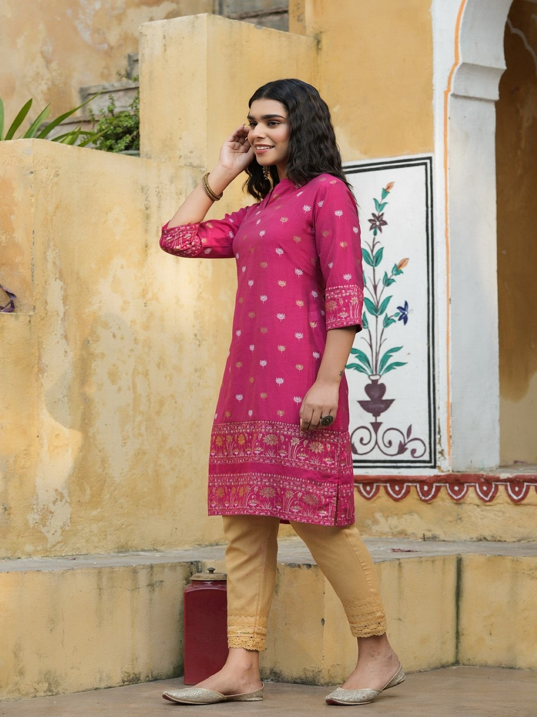 Fuchsia Ethnic Motif Printed Mono Viscose Straight Kurta