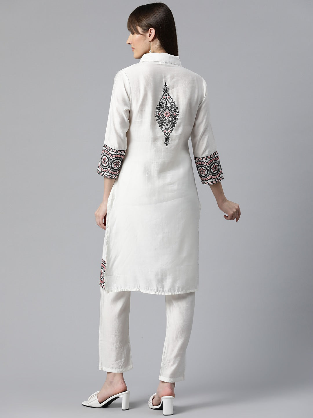 Embroidered Kurta & Pant (White)