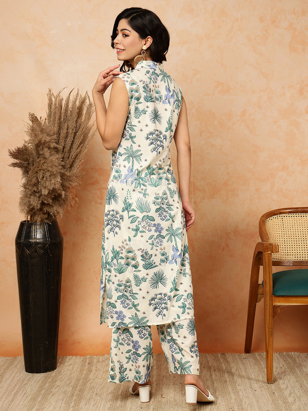 Rayon Calf Length Printed Straight Slveeless Collar Kurta Bottom Set