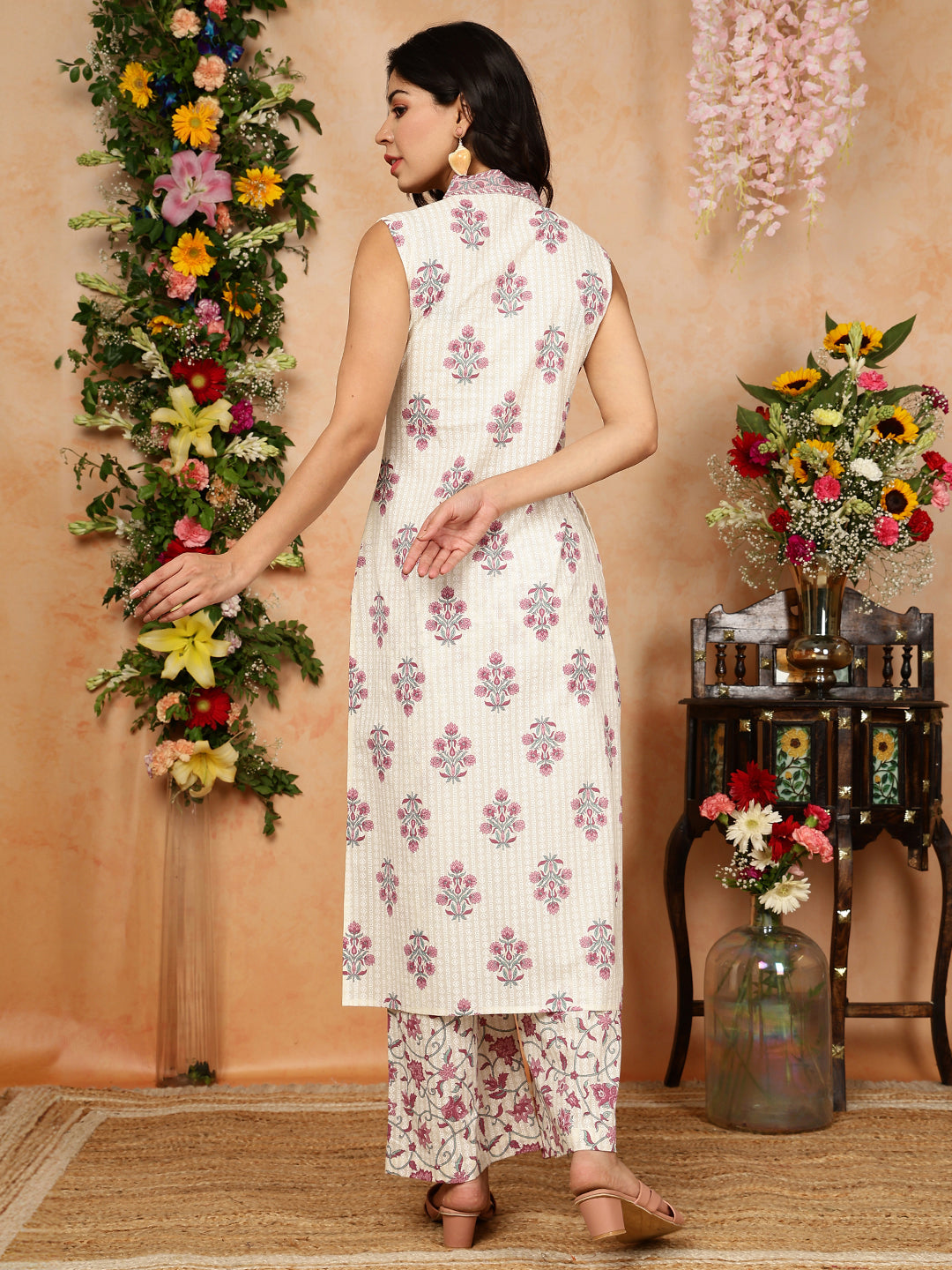 Cotton Calf Length Printed Straight Slveeless Collar Kurta Bottom Set