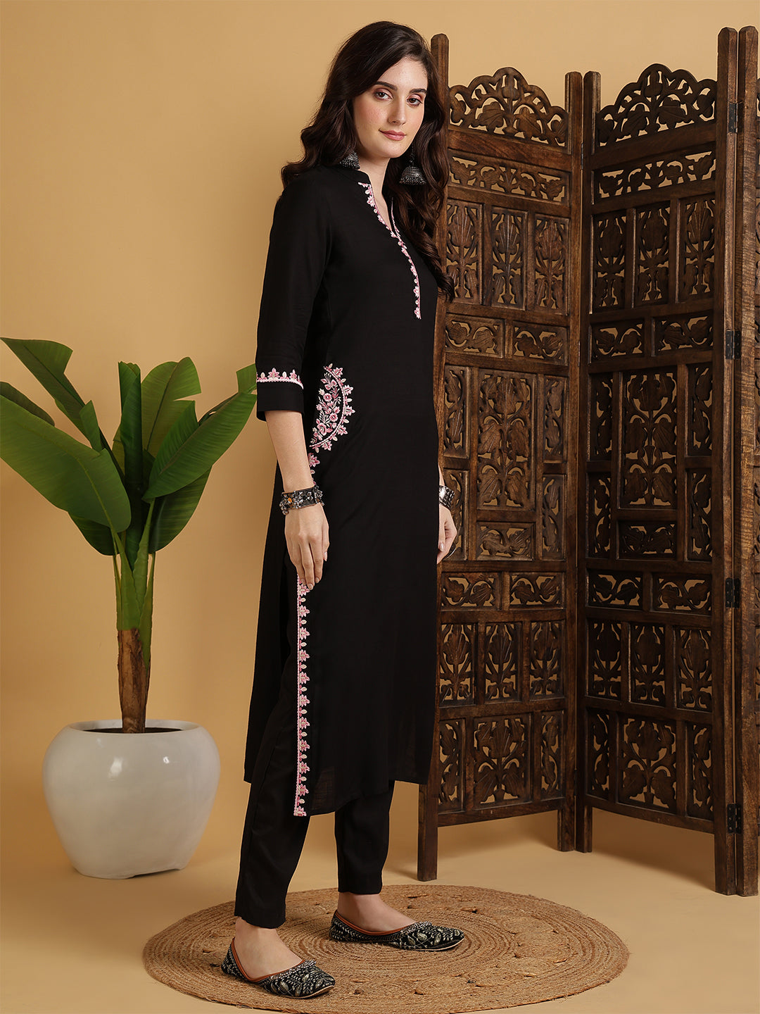 Rayon Calf Length Solid Straight 3/4 Sleeves V-Neck Kurta