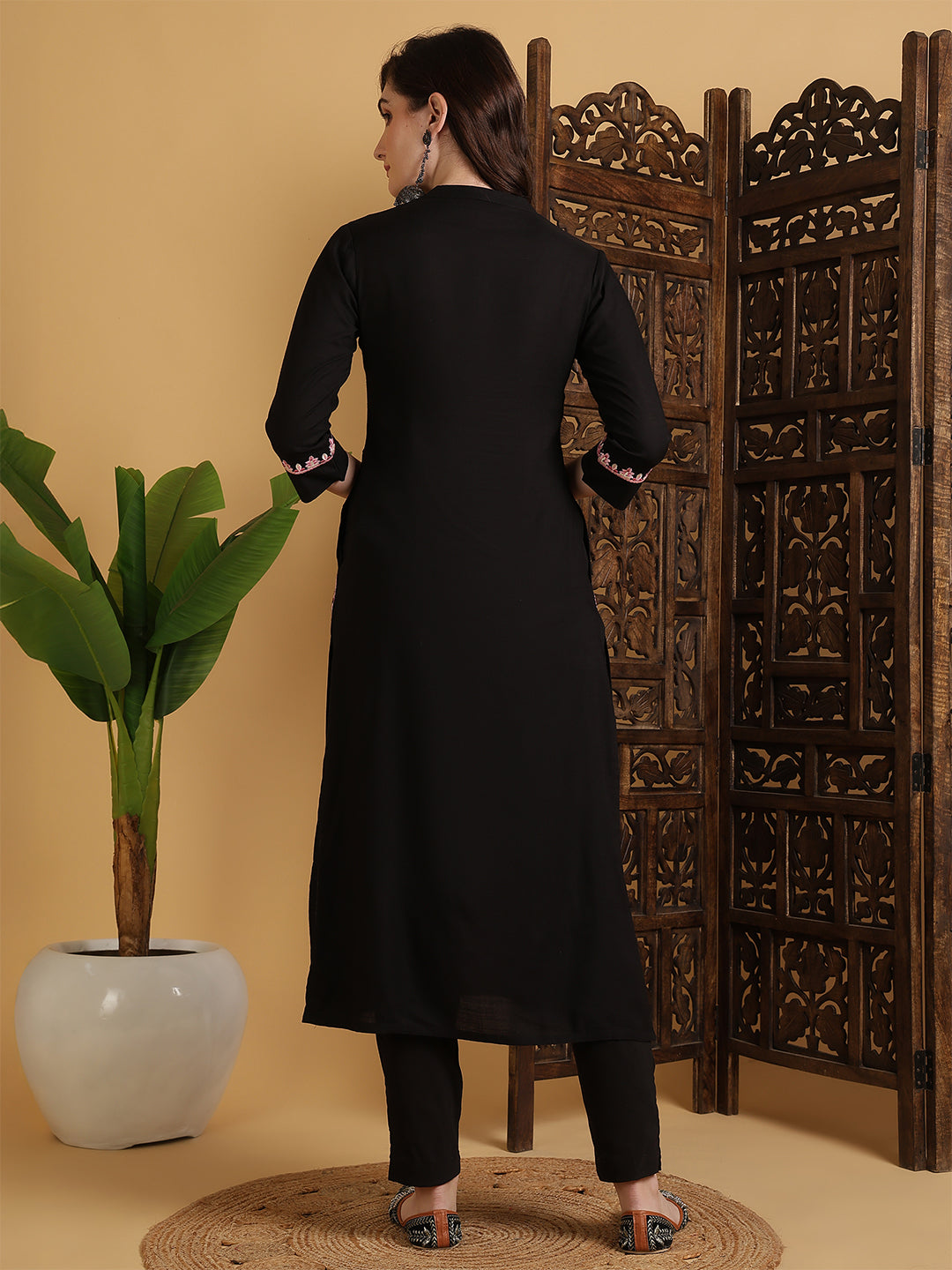 Rayon Calf Length Solid Straight 3/4 Sleeves V-Neck Kurta