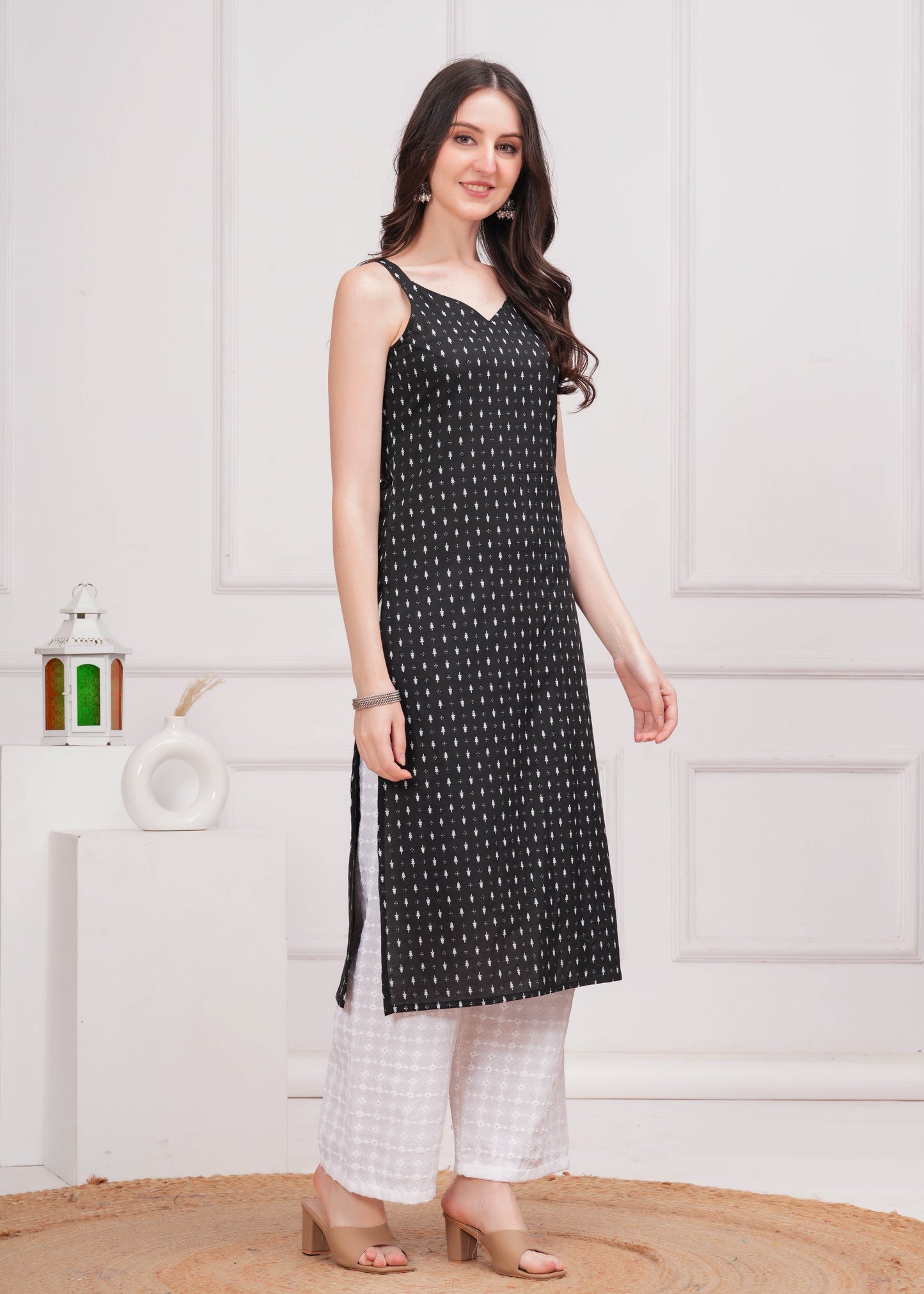 Black Printed Straight Shoulder Straps Kurta