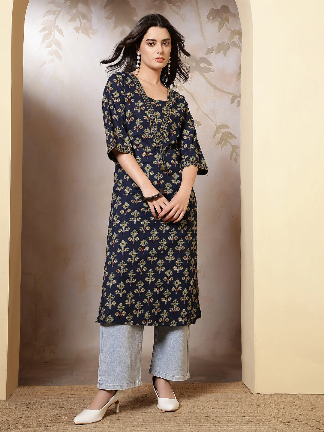 Blue Printed Straight Kurta with Three Quarter Sleeves