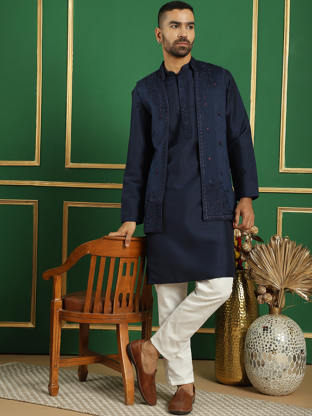 Men'S Embroidered Waistcoat And Kurta Pyjama.