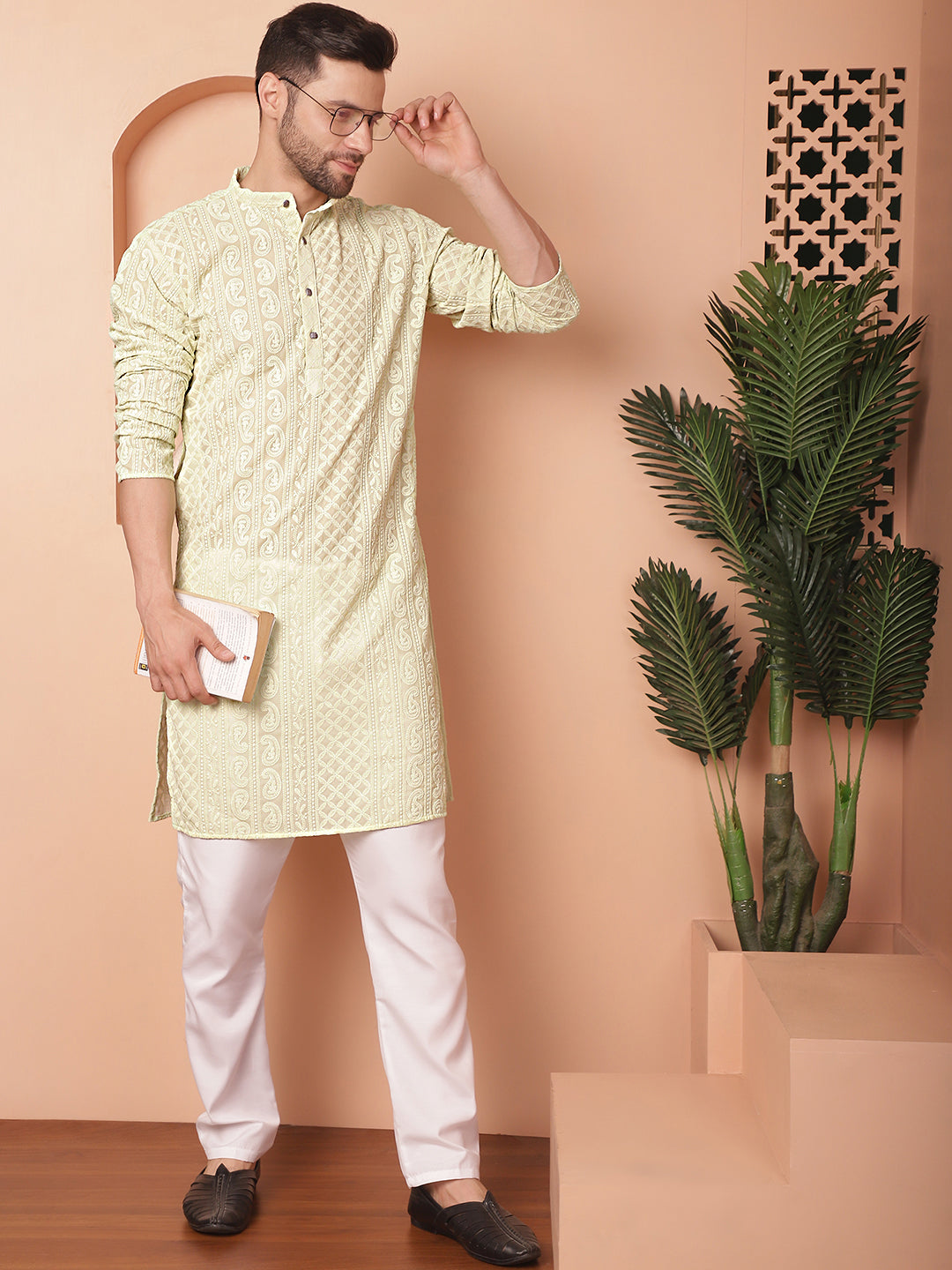 Men'S Chikankari Embroidered Kurta Pyjama Set.