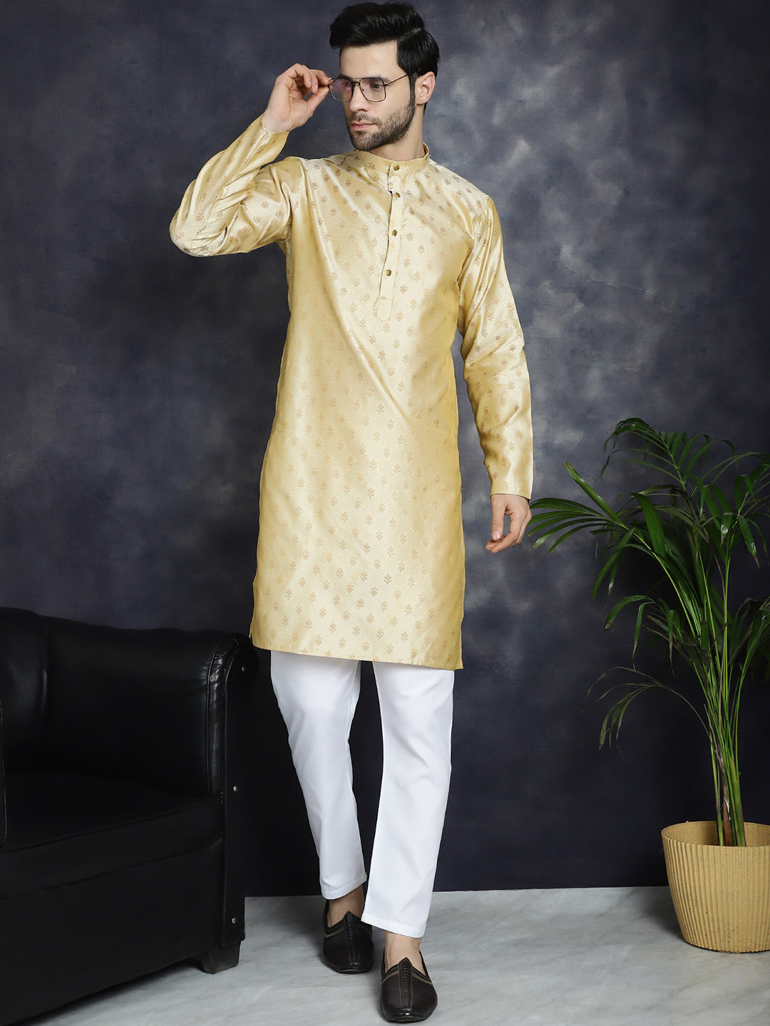 Woven Design Silk Blend Kurta With Pyjama