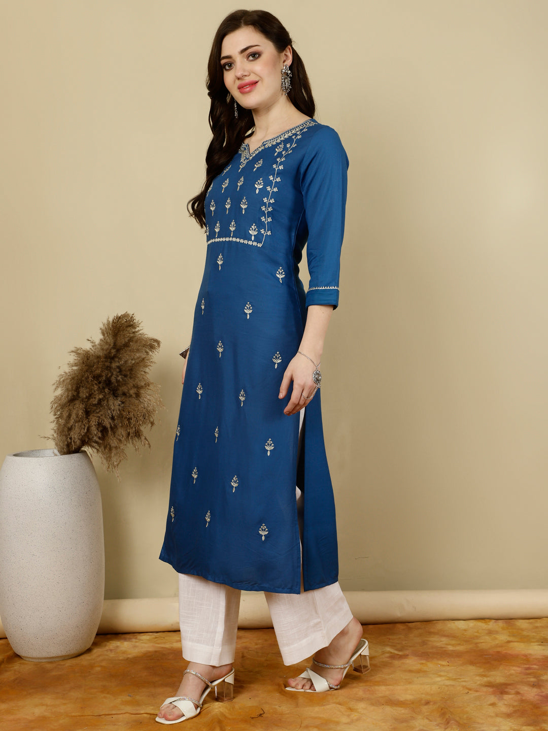 Floral Embroidered V-Neck Flared Kurta