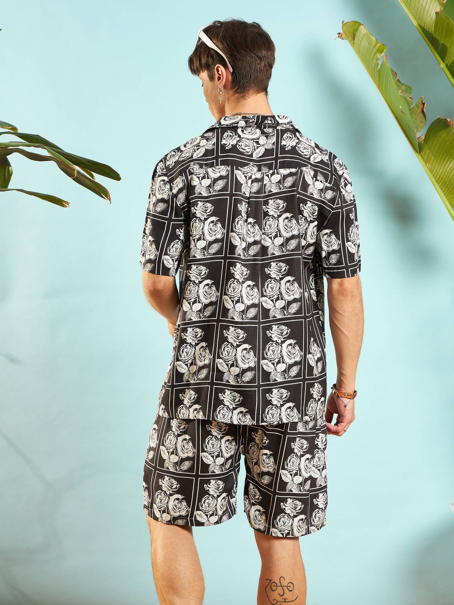 Men White & Black Floral Relax Fit Short