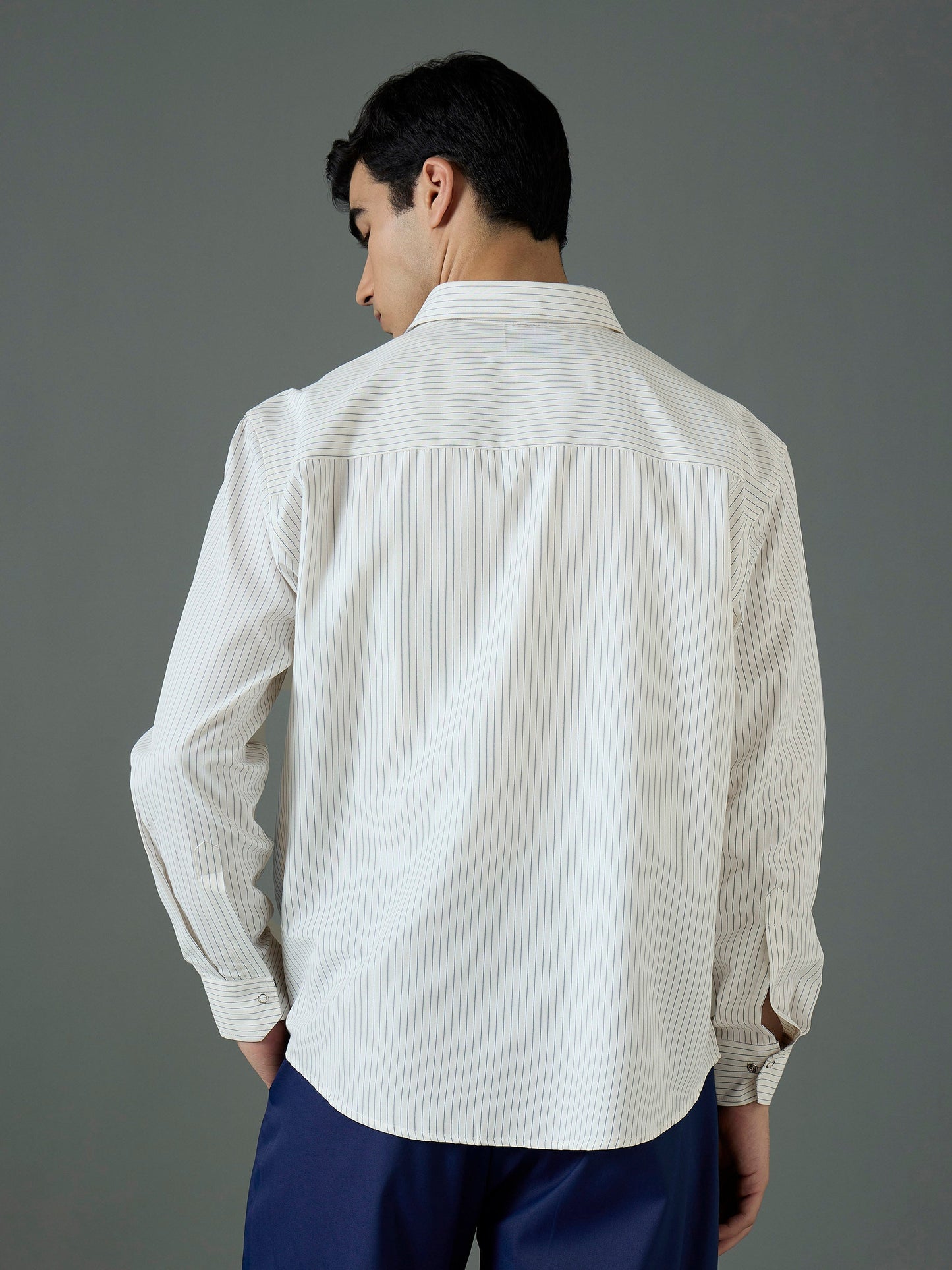 Men White & Blue PEACE OR PLEASURE Relax Fit Shirt