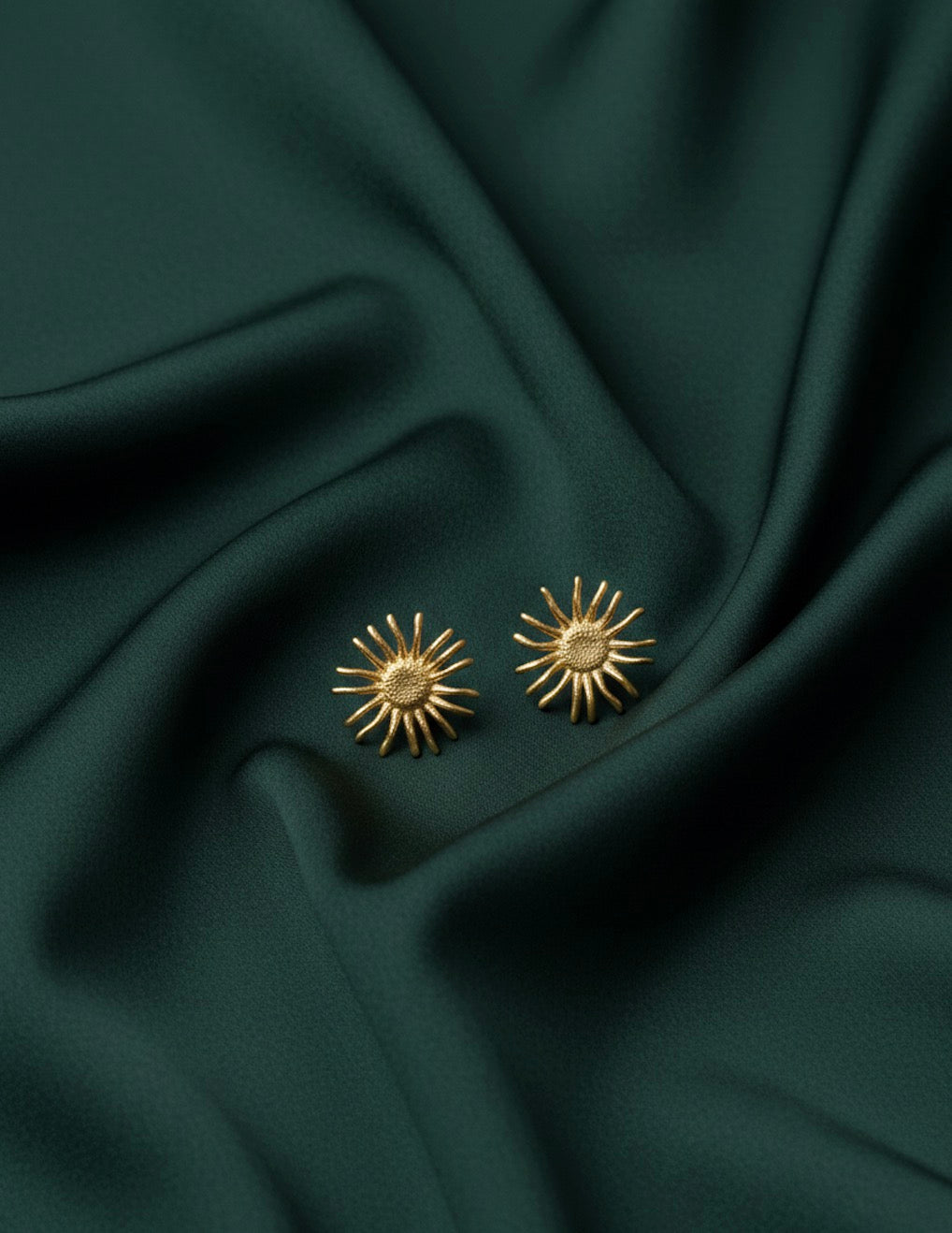 Women Gold Plated Minimal Earing