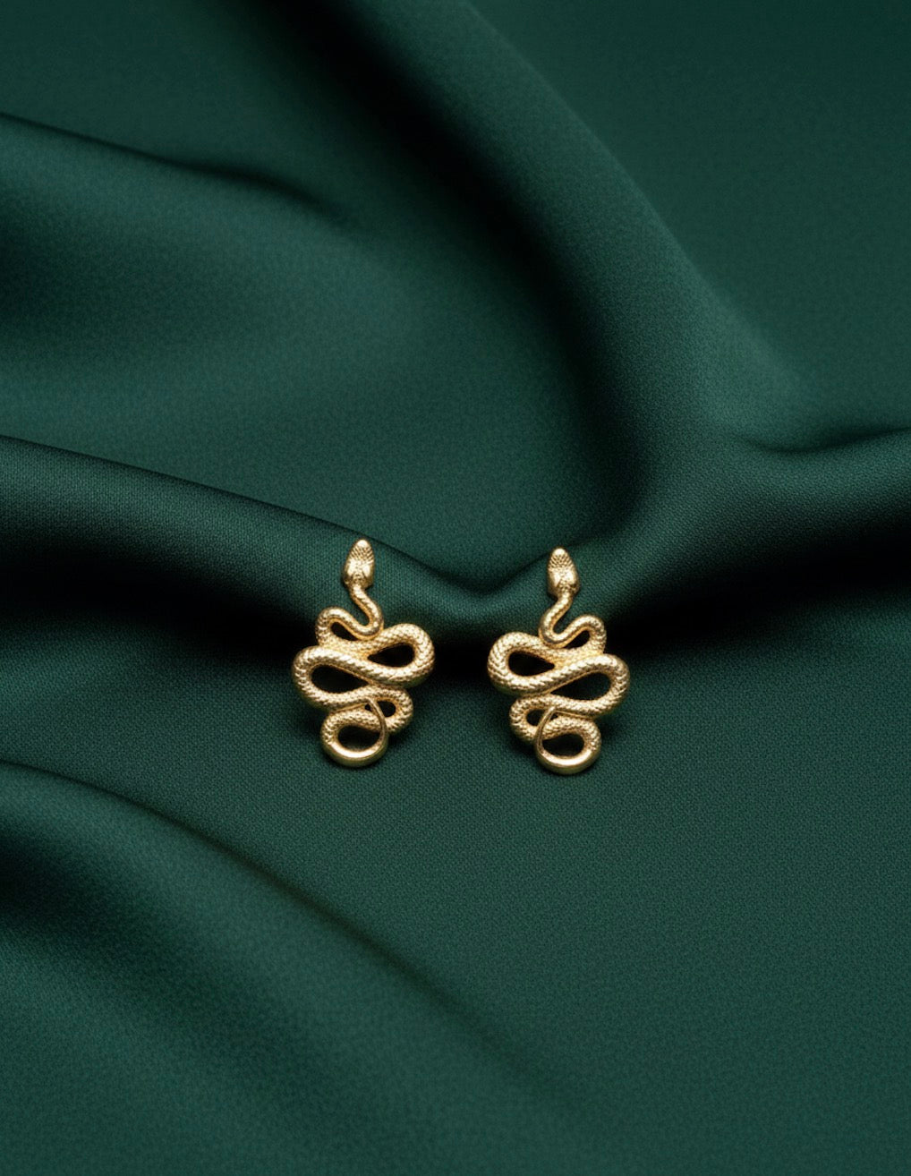 Women Serpenti Shaped Earing