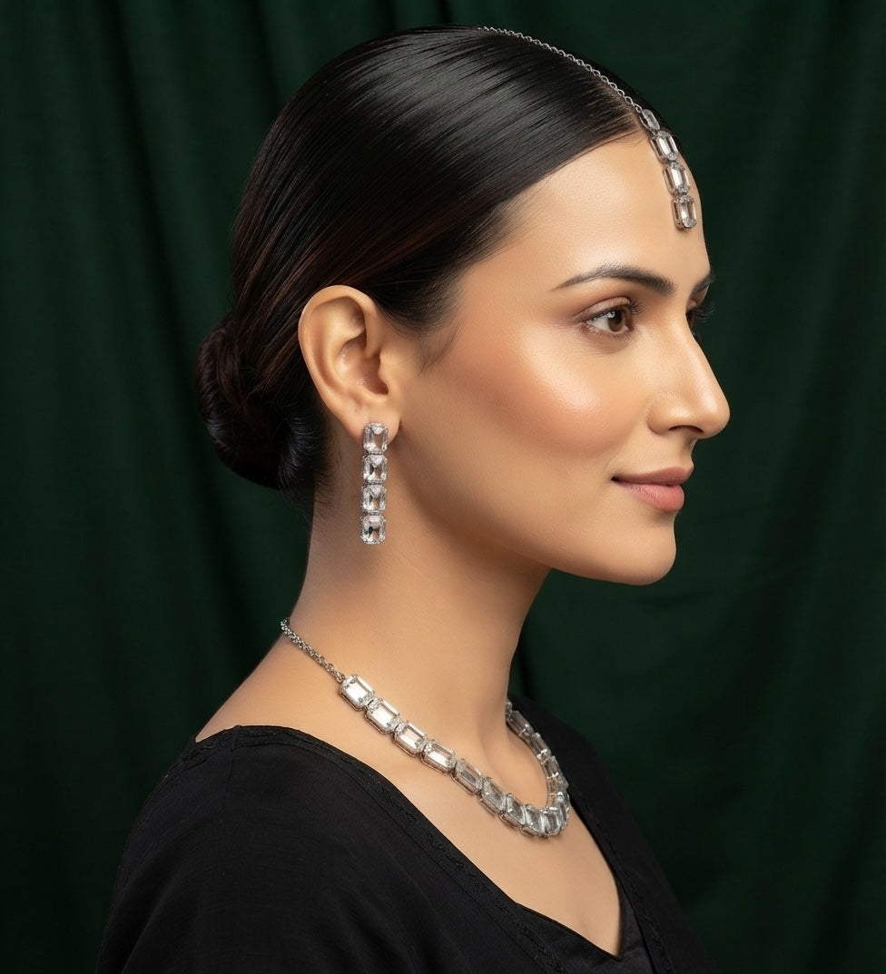 Silver Plated Kundan Necklace With Earings & Mang Tika Set