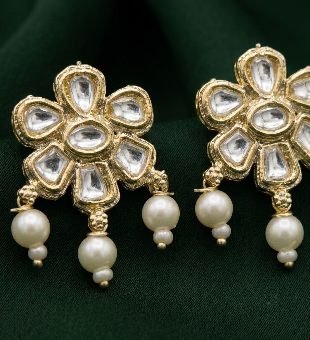 Women Gold Plated Kundan Beaded Jewellery Set With Mang Tika