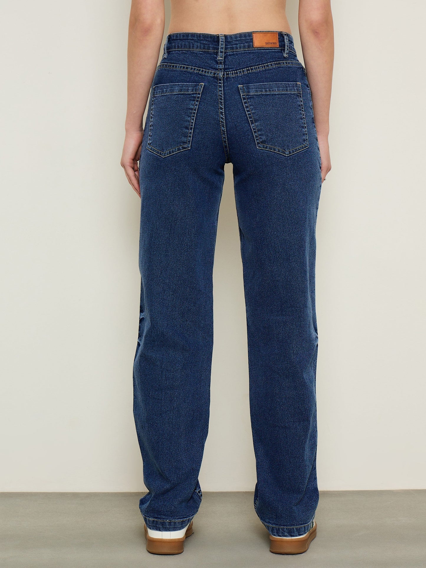 Women Blue Wash Low Waist Straight Fit Jeans