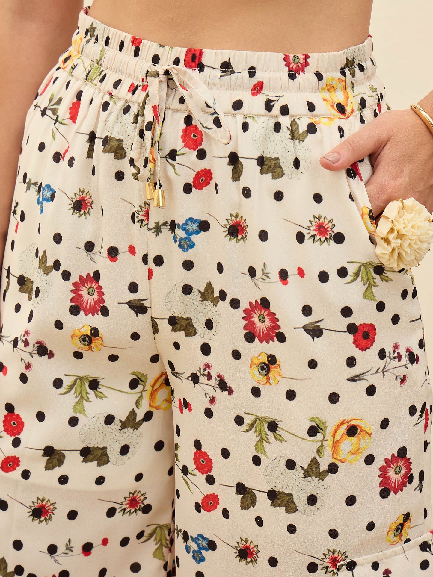 Women Beige Floral Oversize Shirt With Cargo Pocket Pants