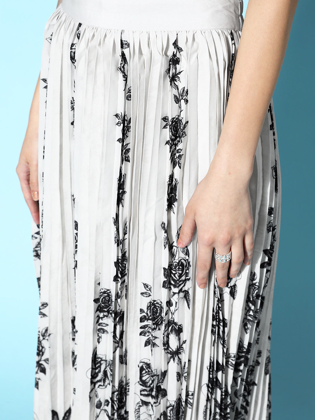 Grey Floral Print Pleated Skirt