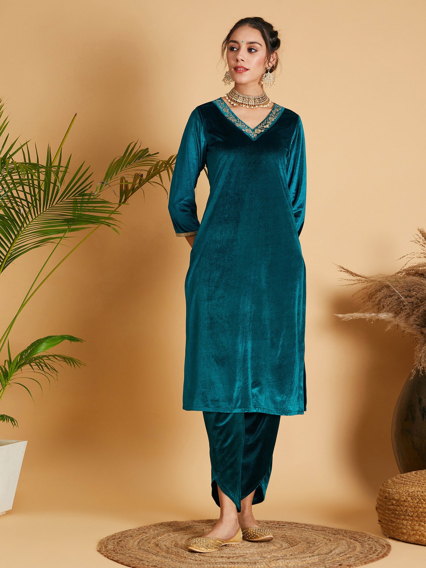 Green Velvet Zari Embroidered Pocket Straight Kurta