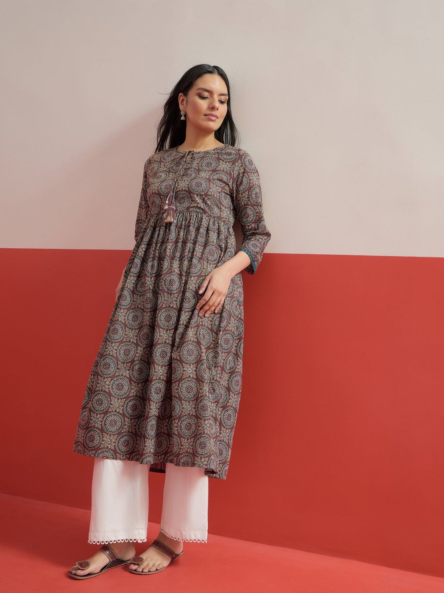 Women Brown Geometric Print Gathered Kurta With Straight Pant