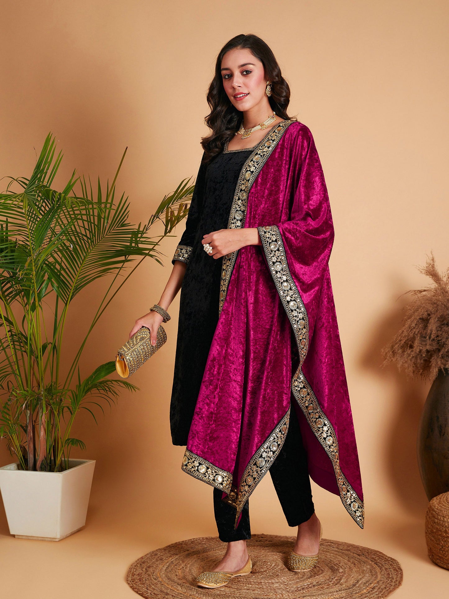 Women Fuchsia Velvet Lace Detail Dushala