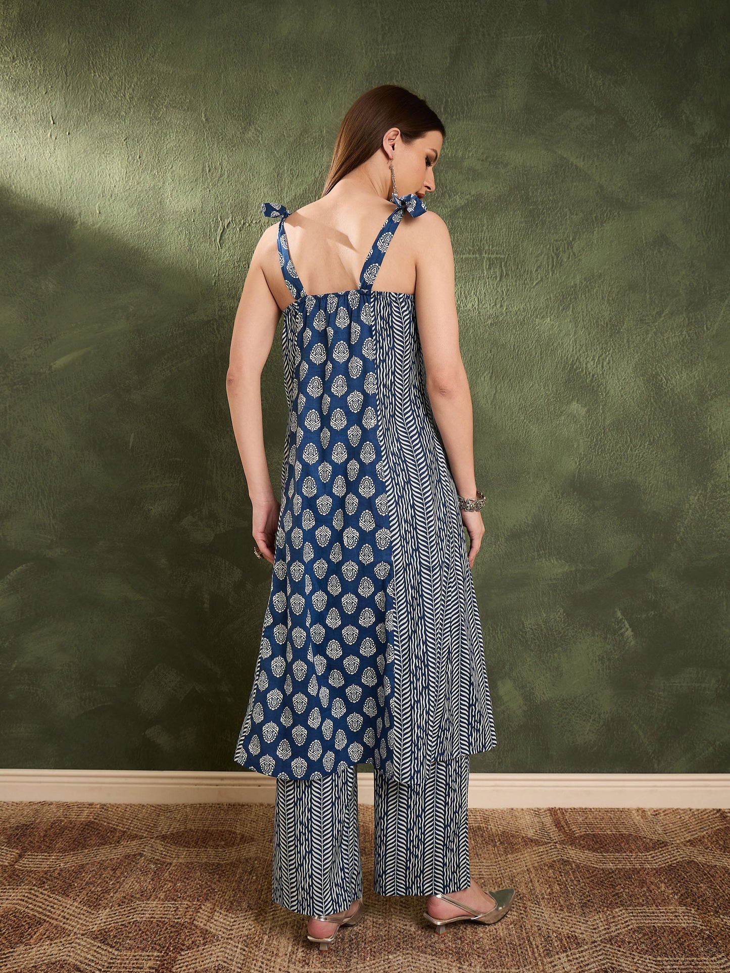 Blue Floral Front Button Slit Kurta With Pants