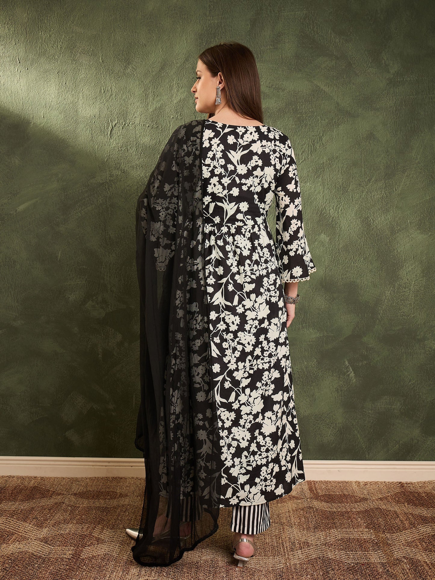 Women Black & White Floral Gathered Kurta Set with Dupatta