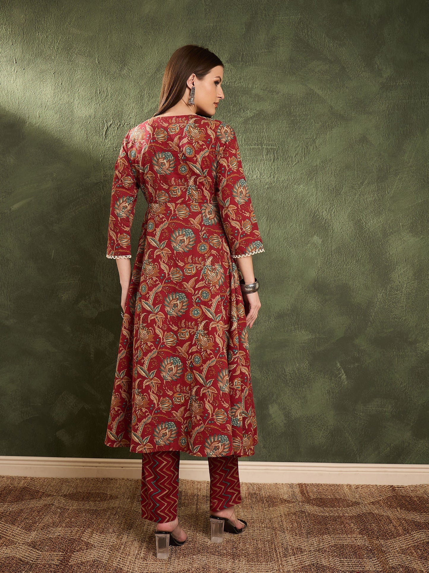 Women Maroon Floral Button Pocket Kurta With Pants