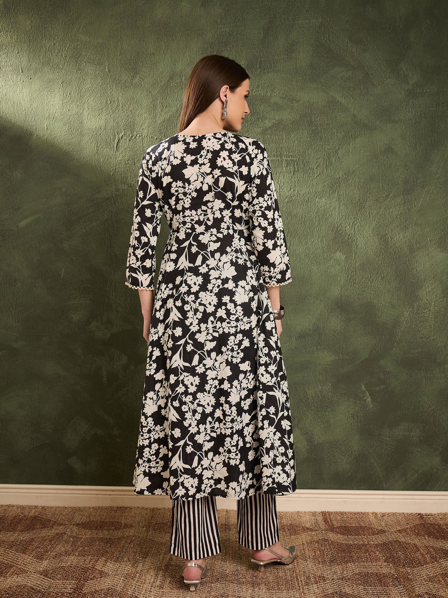 Black Floral Button Pocket Kurta with Pants