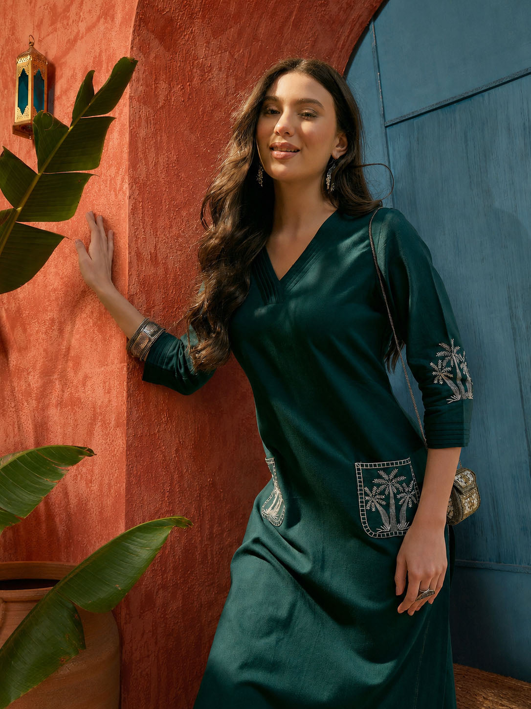 Solid & Embroidered Cotton Flex Straight Kurta