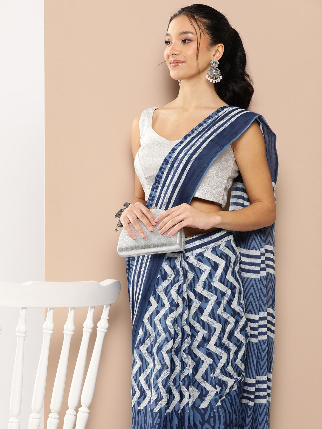 Women's Blue Cotton Blue Chevron Mulmul Cotton Sarees With Unstitched Blouse by Yufta, suitable for wholesale buyers, boutiques, retailers, resellers and bulk fashion orders from Trendphoria