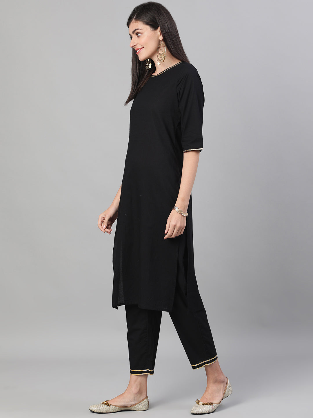 Women Black Solid Straight Kurta & Plazo With Sequinned Dupatta