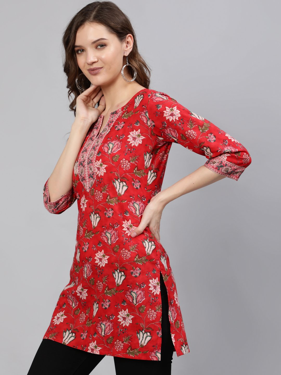 Women Red Floral Printed Tunic With Three Quarter Sleeves