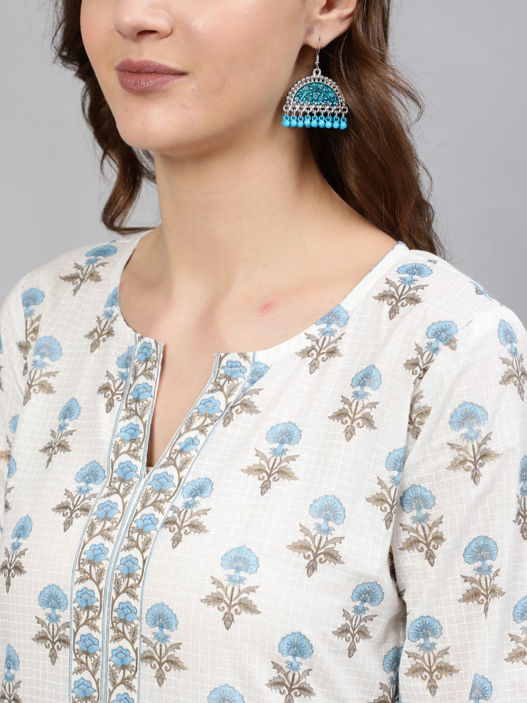 Women Off-White Straight Tunic With Three Quaretr Sleeves
