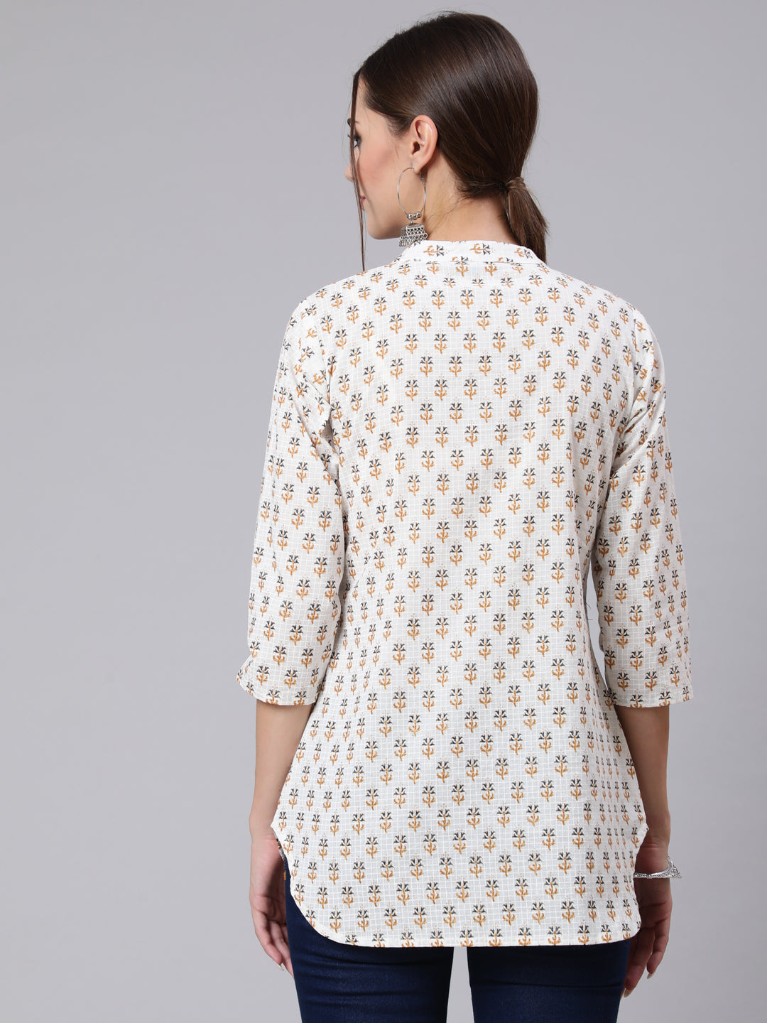 Off-White Straight Tunic With Three Quaretr Sleeves