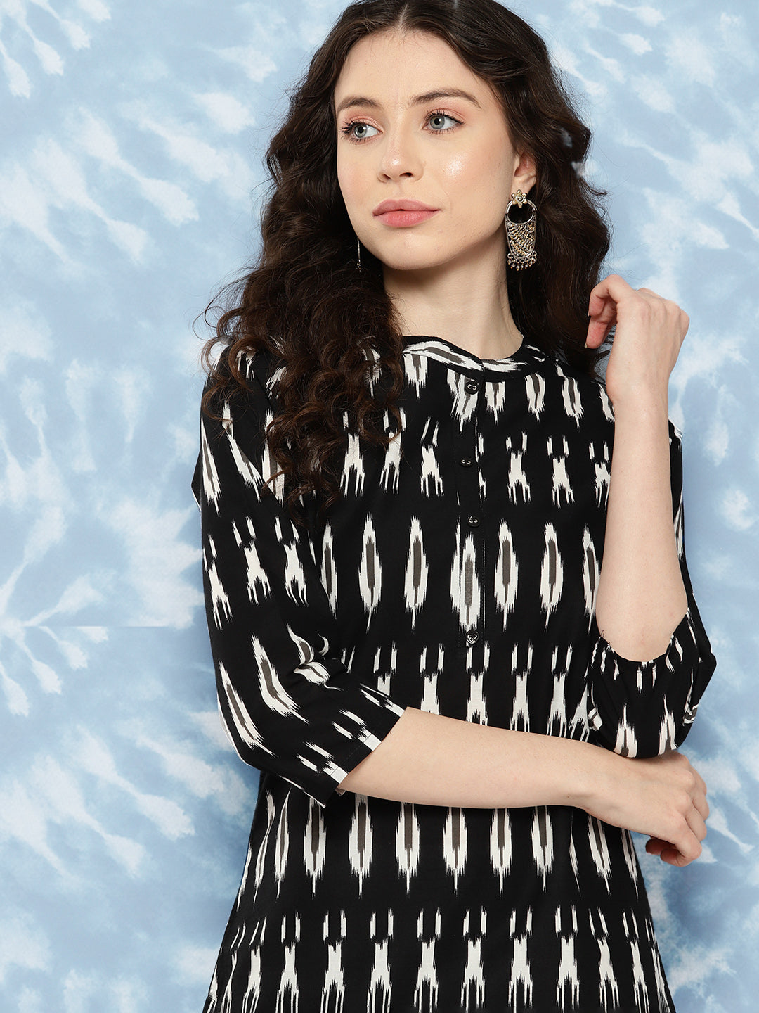 Black Straight Tunic With Three Quarter Sleeves