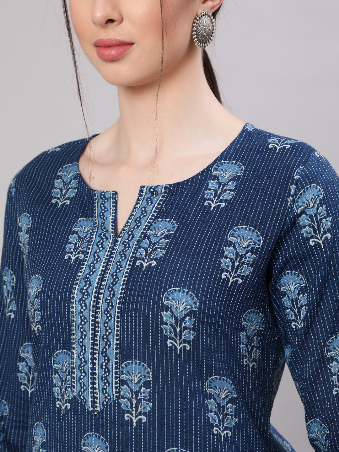Women Blue Straight Tunic With Three Quarter Sleeves
