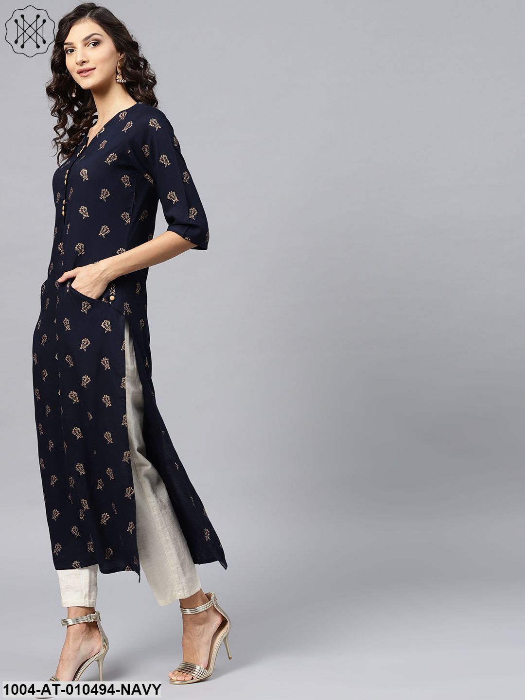 Navy Blue Printed Kurta With V-Neck And 3/4 Sleeves