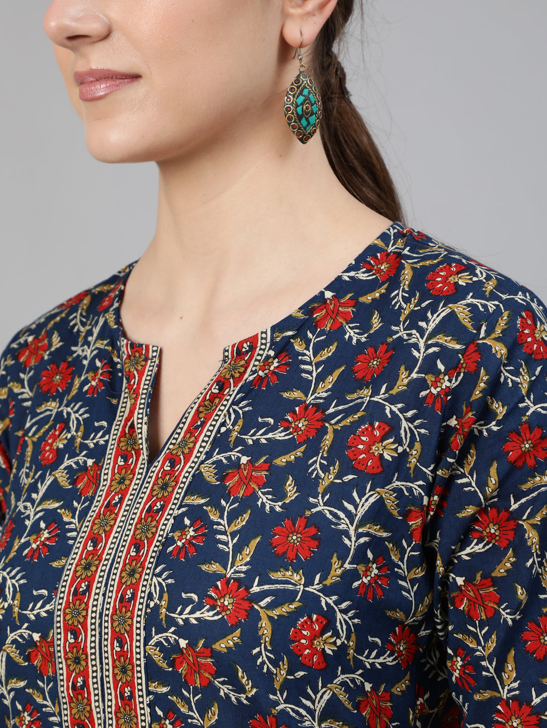 Women Blue Printed Straight Kurta With Three Quarter Sleeves