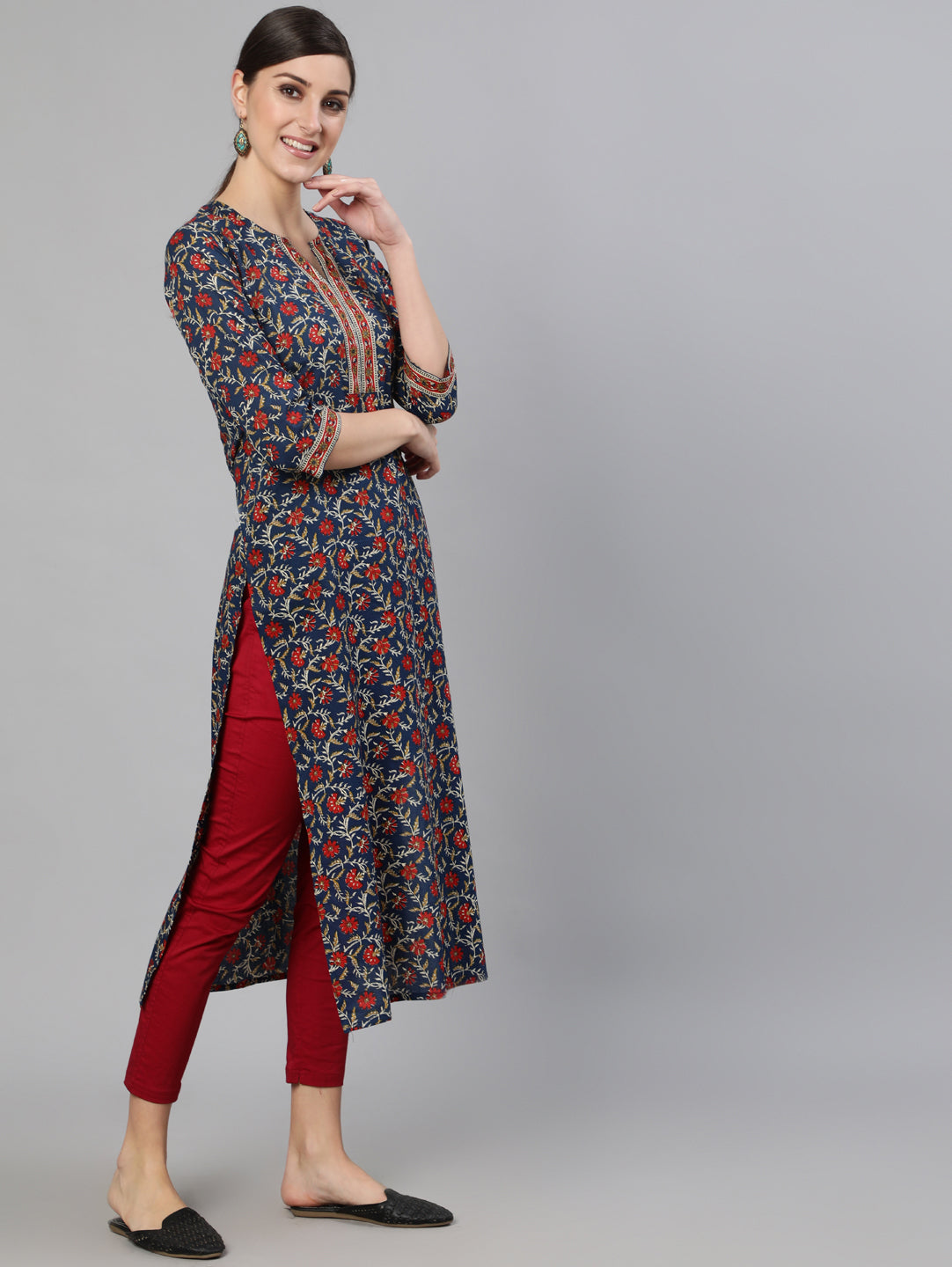 Women Blue Printed Straight Kurta With Three Quarter Sleeves