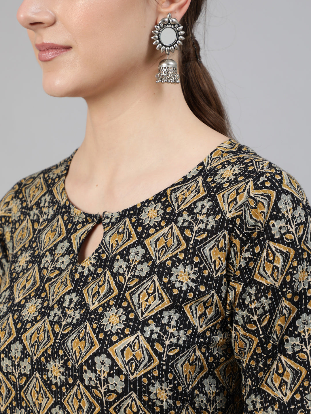 Black & beige Printed Straight Kurta with Three Quarter Sleeves