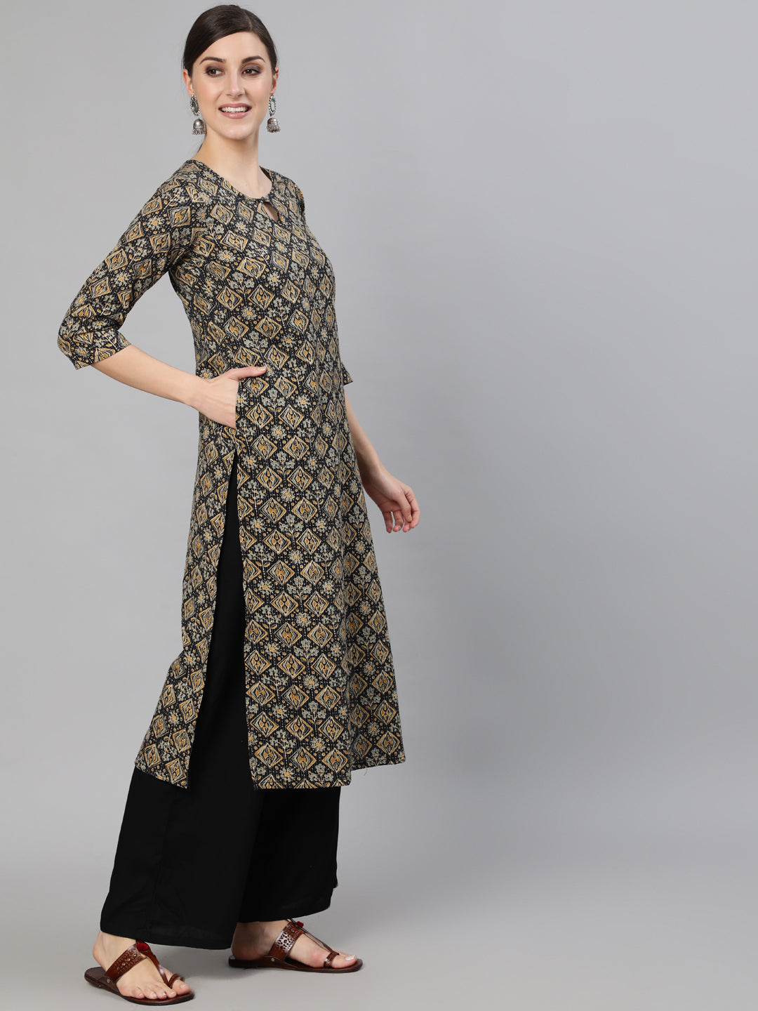 Black & beige Printed Straight Kurta with Three Quarter Sleeves