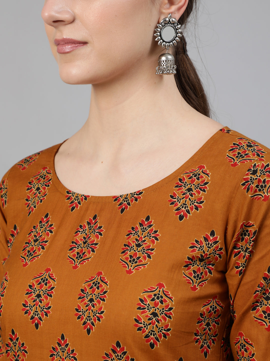 Mustrad Ethnic Motifs Printed Straight Kurta With Tesals Details