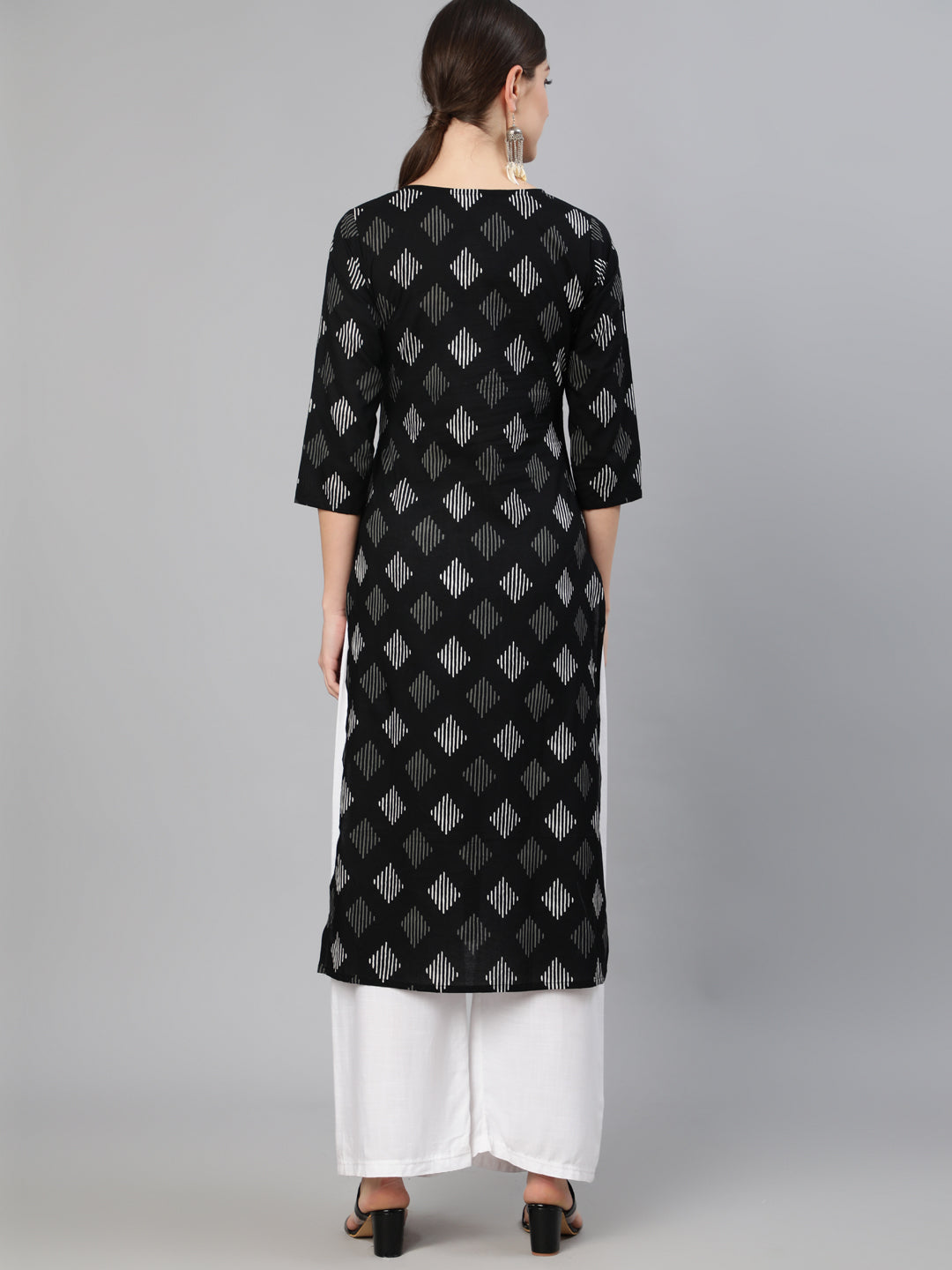 Black Chacks Printed Straight Kurta With Round Neck